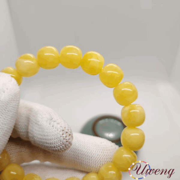 Straight cut semi-transparent amber bracelet - Image 4