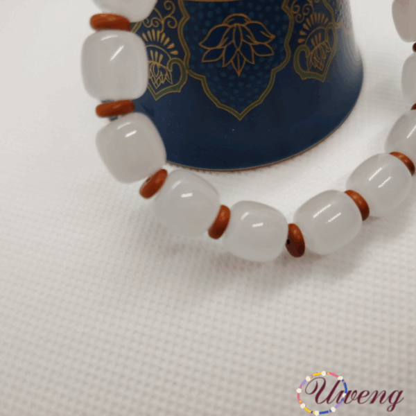 Golden silk jade Olive Shell Bracelet - Image 4